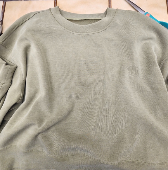 Lululemon Perfectly Oversized Cropped Crew *Softstreme, size 8 - Picture 2 of 7